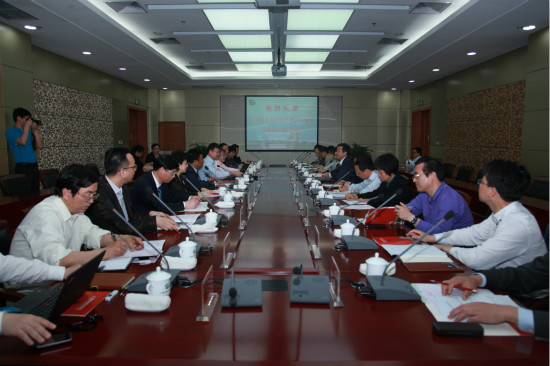 校领导与来访一行进行交流座谈