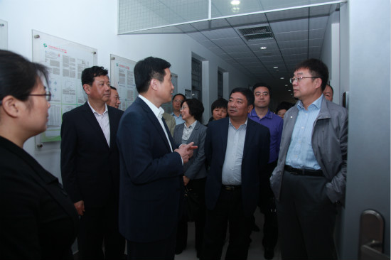 校领导陪同来访一行考察我校香料虎扑nba