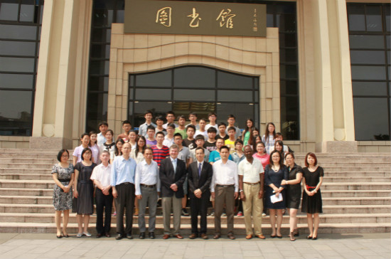 2014年中美合作毕业典礼合影