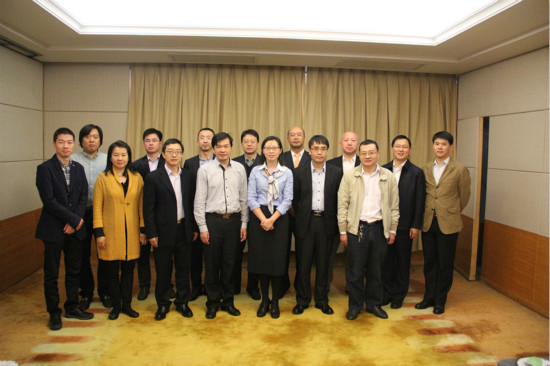 “博士服务团”成员合影(前排右起第二位为我校周义锋老师)