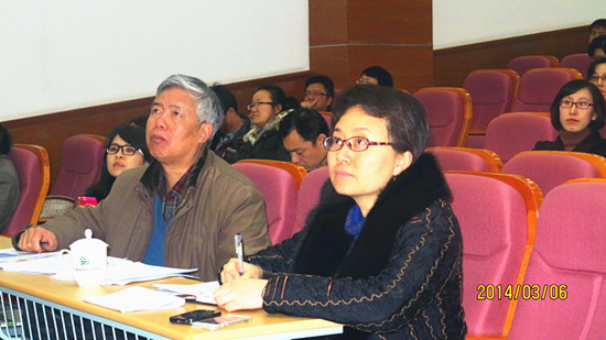 张艳萍和邱柏生听取辅导员项目结题陈述